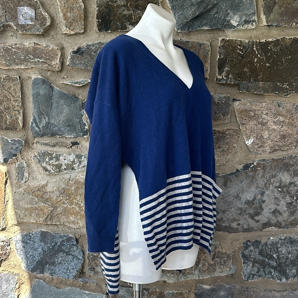 Vineyard Vines Oversized Striped V-Neck Poncho Sweater in Navy & Gray Size XS - Picture 8 of 12